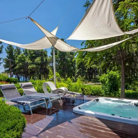 Neonchic Jacuzzi And Pool וילה *